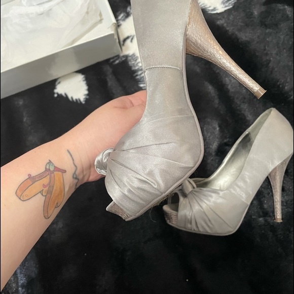 Steve Madden Silver Heels - 6